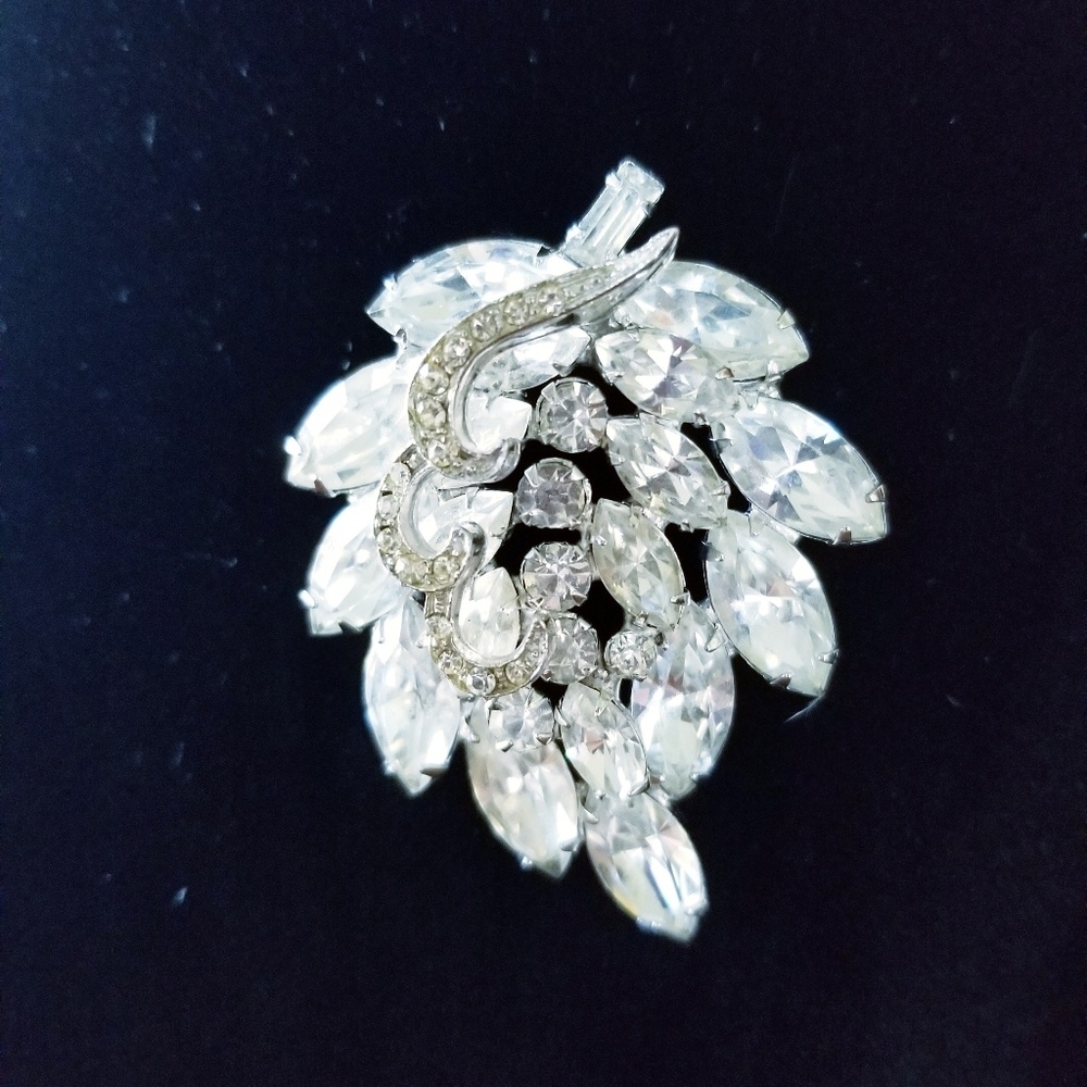 Vintage Weiss Crystal Broach